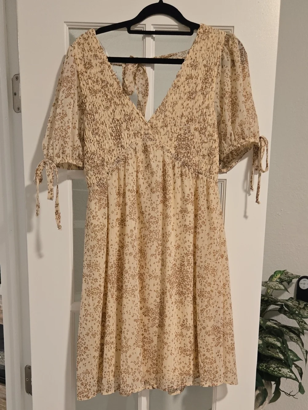 NWT Sienna Sky Cream Floral Smocked V-Neck Midi Dress - Picture 2 of 9